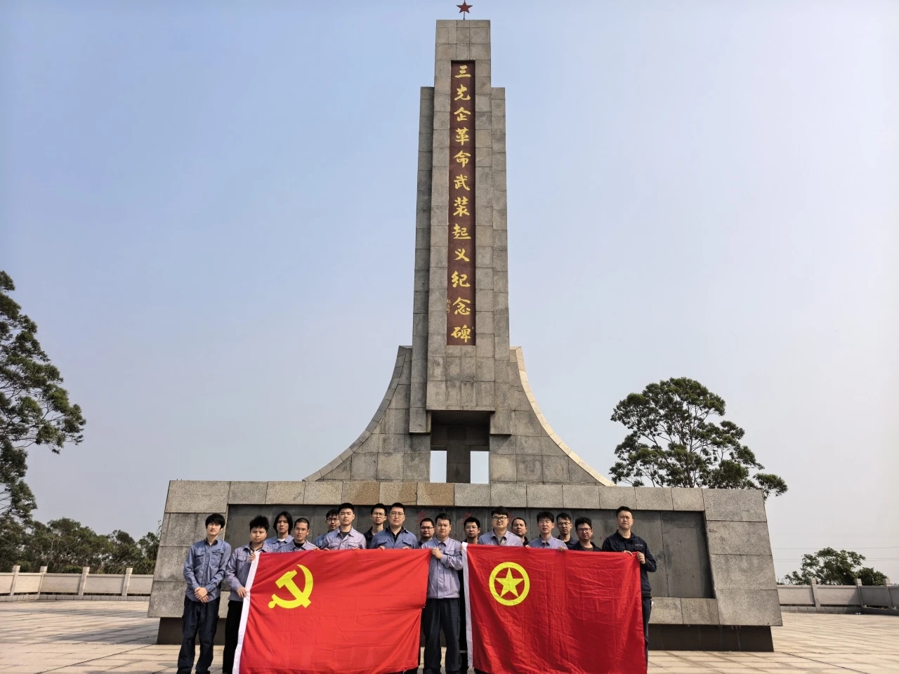 清明追思承古意，華龍護(hù)綠啟新篇
